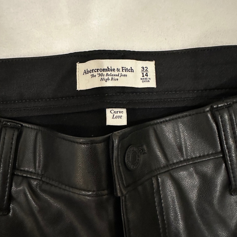 ABERCROMBIE & FITCH 90'S RELAXED VEGAN LEATHER CURVE LOVE PANTS 32 - Picture 7 of 9